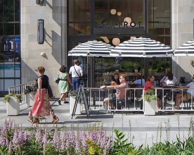 We can design and manufacture partitions for your outdoor cafe seating area.